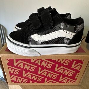 Old Skool Vans Camo Blk/Wht Size 4.5 Baby